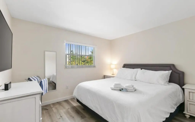Standard room with pool view