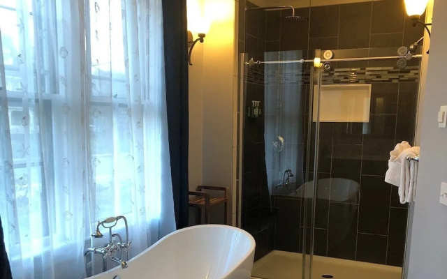 Luxury Suite