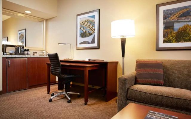 Suite with courtyard view