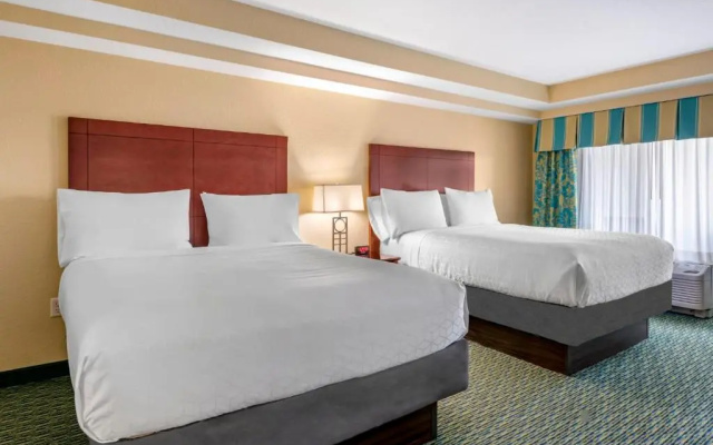 1 Bedroom Quadruple Suite with balcony and with pool view