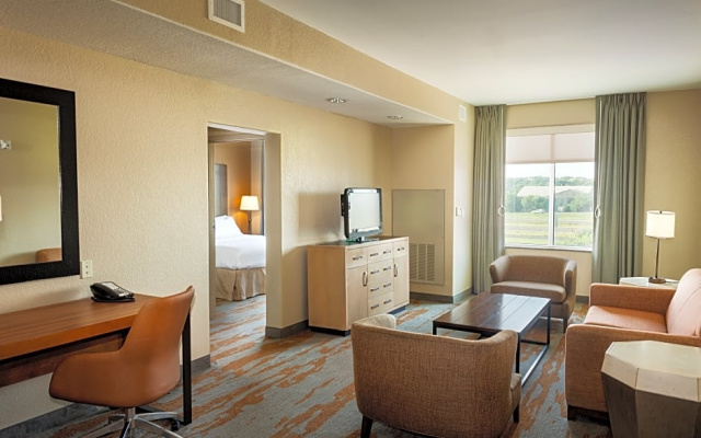 1 Bedroom Standard Accessible Double Suite