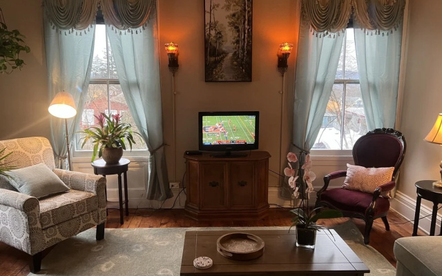 1 Bedroom Apartment with balcony and with garden view