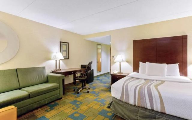 1 Bedroom Deluxe Double Suite with kitchenette