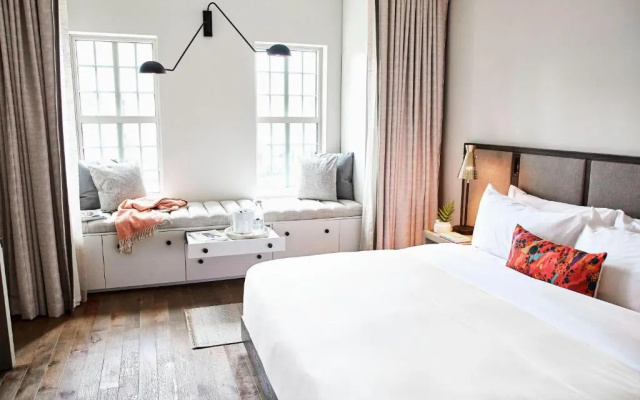 Standard room with city view