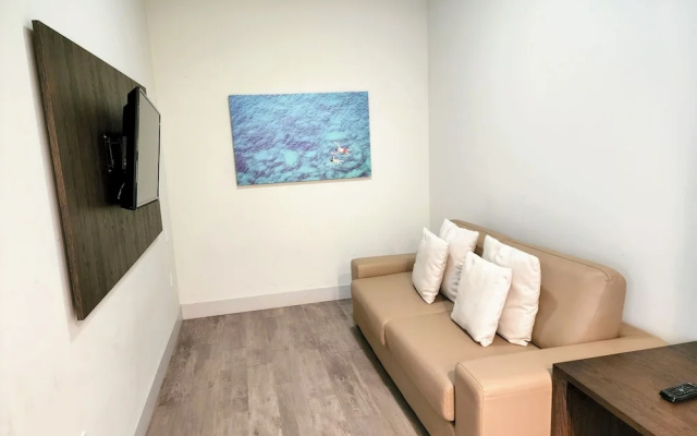 1 Bedroom Deluxe room with balcony and with partial ocean view