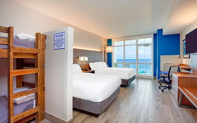 Quadruple Suite with balcony and with bay view