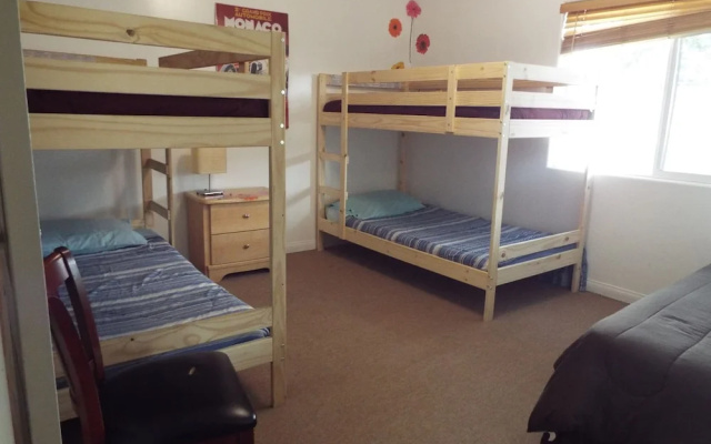 4 Bedrooms Apartment