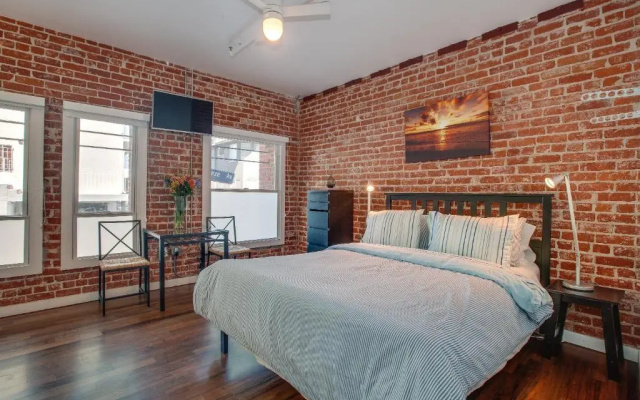 Studio Suite with street view