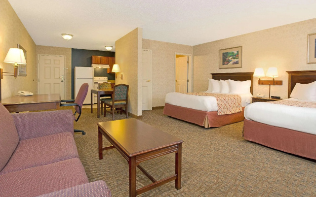 2 Bedrooms Sextuple Suite
