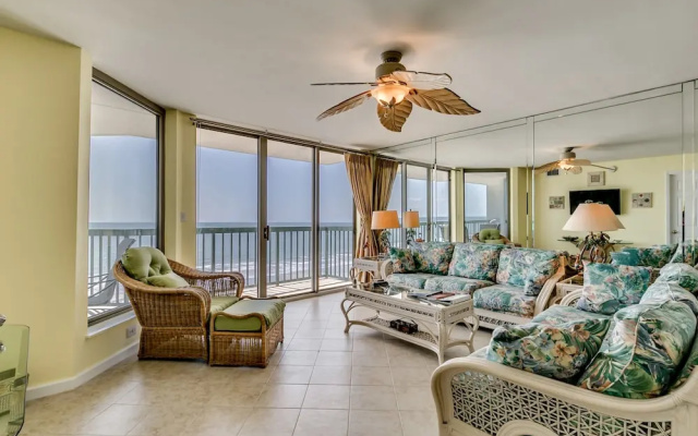 4 Bedrooms Standard room beachfront