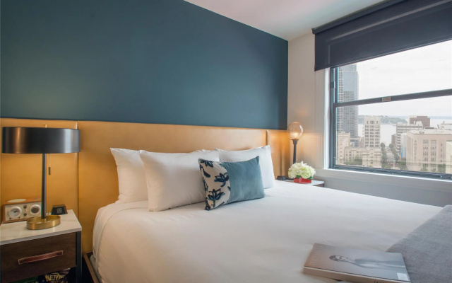 Standard Double room with city view