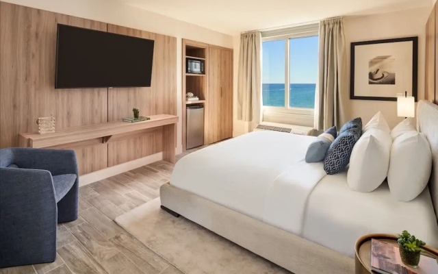 Suite with balcony and oceanfront