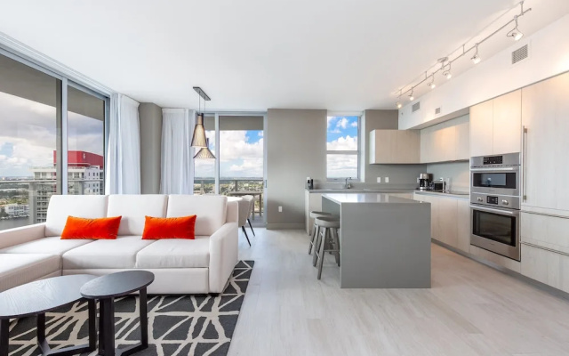 3 Bedrooms Luxury Suite with balcony and with partial ocean view