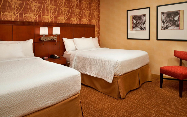 2 Bedrooms Quadruple Suite with courtyard view