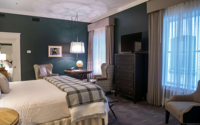 Standard room with city view