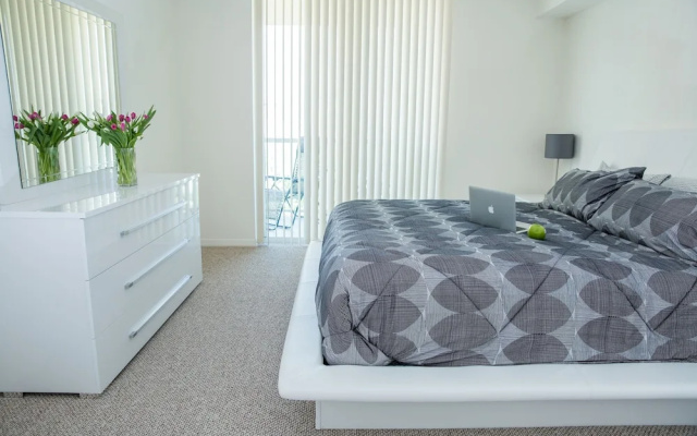 2 Bedrooms Luxury Apartment with city view