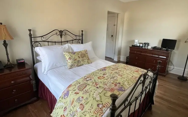 Economy room