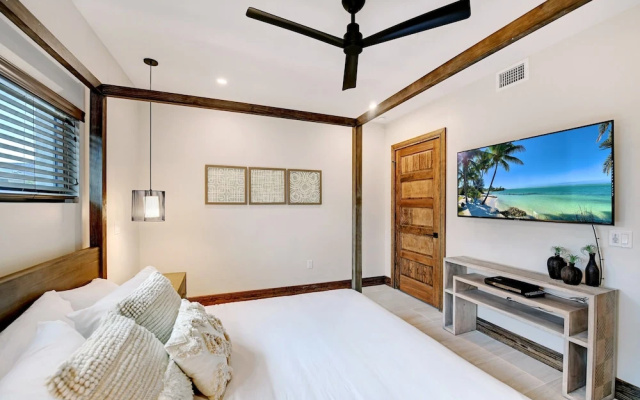 1 Bedroom Luxury Double Suite beachfront