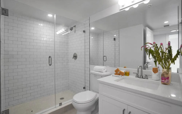 3 Bedrooms Apartment