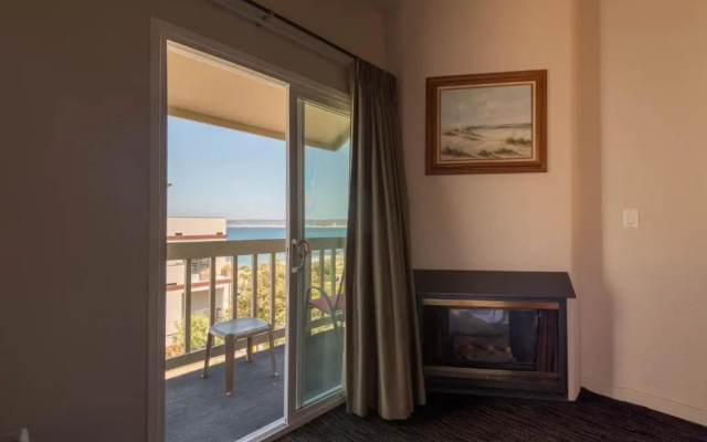 Standard room with partial ocean view