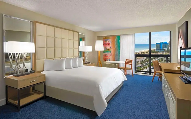 Double room with balcony and with partial ocean view