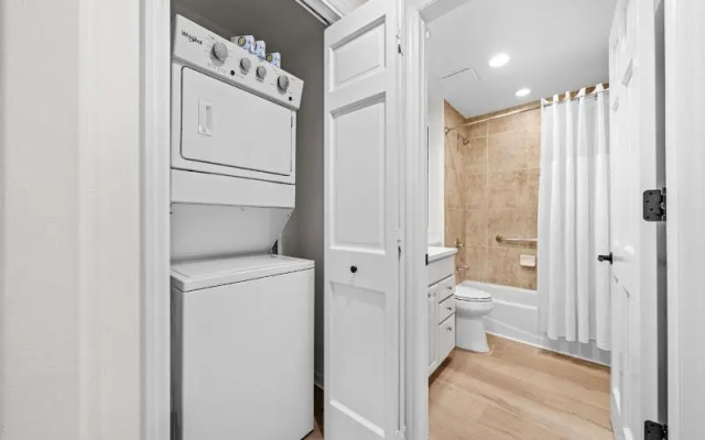 2 Bedrooms Suite with balcony