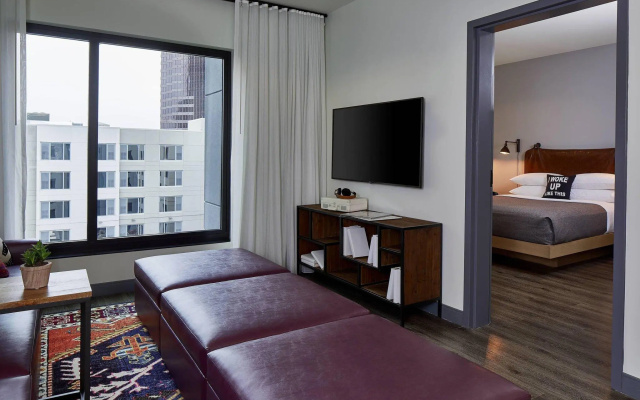 2 Bedrooms Quadruple Suite with courtyard view