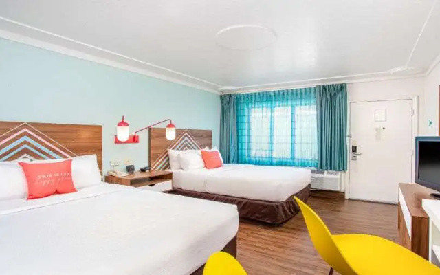 Standard room with street view