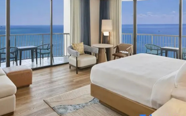 Rainbow Diamond Head Corner Double Hearing Accessible room oceanfront