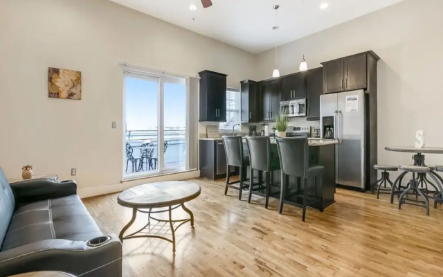 1 Bedroom Luxury Penthouse room with balcony and with city view