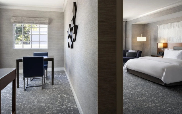 Double Suite with balcony and with courtyard view