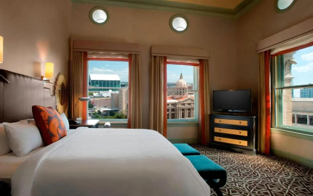 Junior Suite with city view