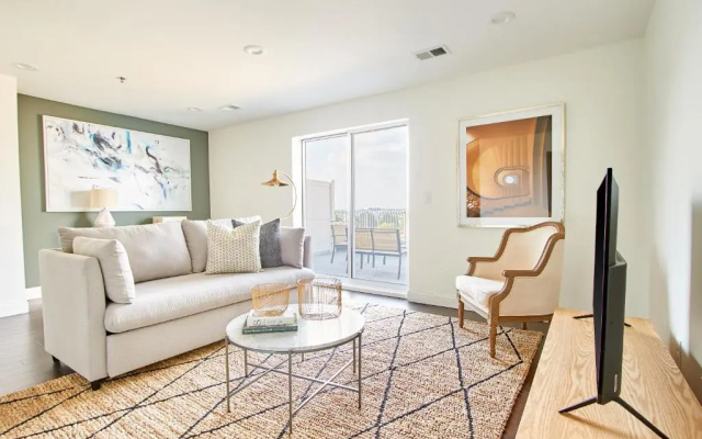 2 Bedrooms Apartment