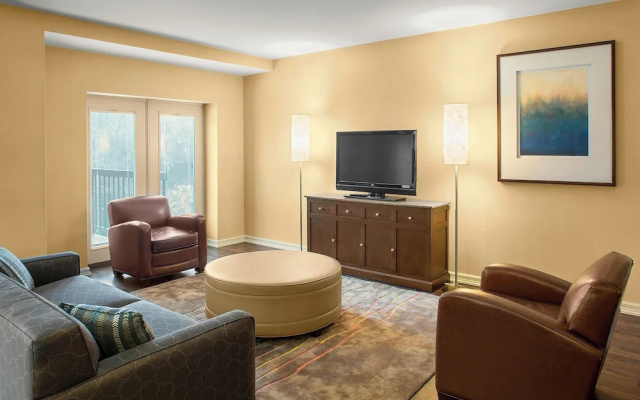 2 Bedrooms Suite with balcony and with river view