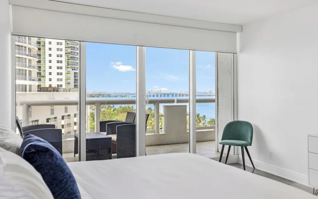 4 Bedrooms Apartment with balcony