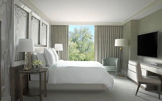 Premier Four Seasons Executive Double Suite with garden view