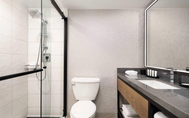Deluxe Quadruple room with city view