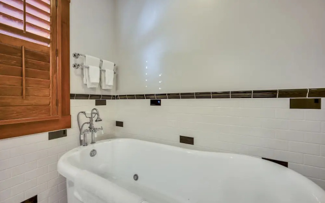 Luxury Suite