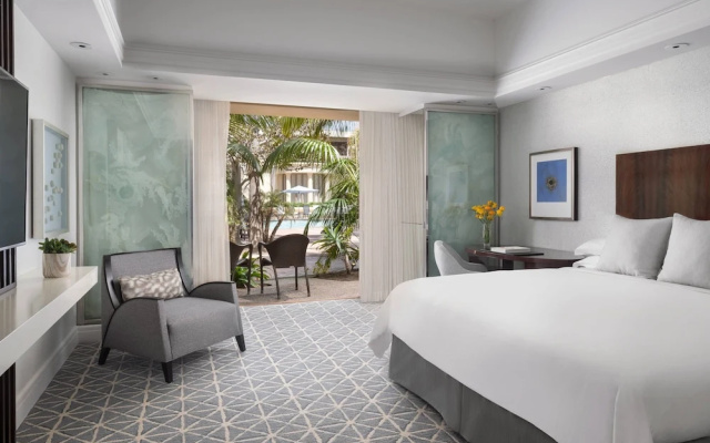 Standard Club room with garden view