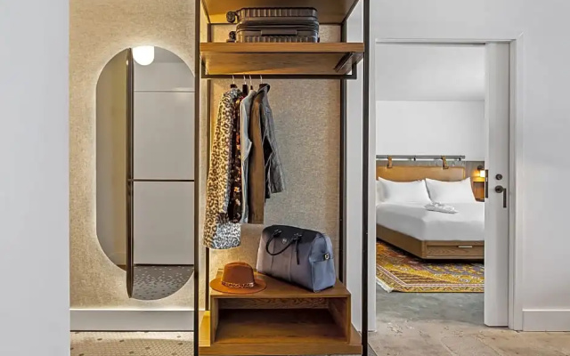 1 Bedroom Double Suite with courtyard view