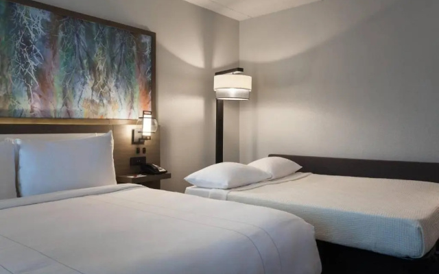 Room Riverfront