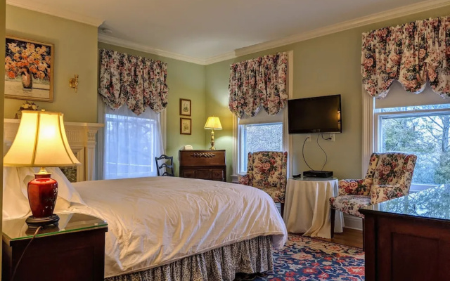 Standard Double room with city view
