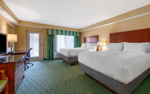 Premium Quadruple room with balcony and with pool view