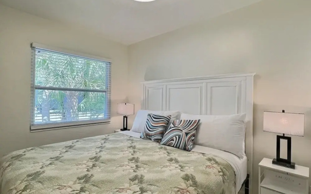 Standard room with pool view