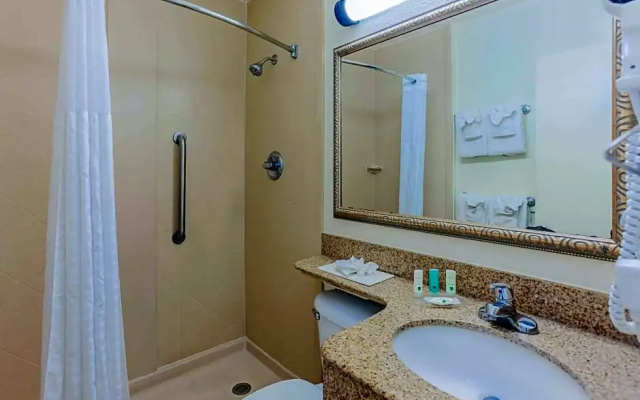 Standard Quadruple room with street view