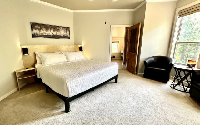 Premium Double Suite with mountain view