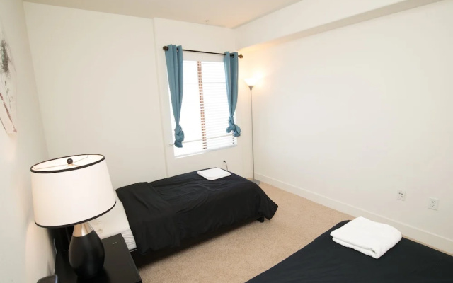 2 Bedrooms Luxury Apartment with balcony