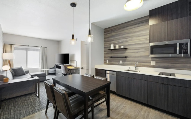 2 Bedrooms Suite with city view