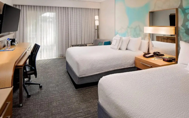 Deluxe Quadruple room with balcony and with courtyard view