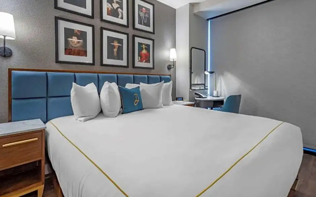Mobility/Hearing Accessible with Roll-in Shower Double room